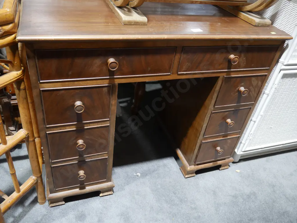 Wooden desk Image 1++