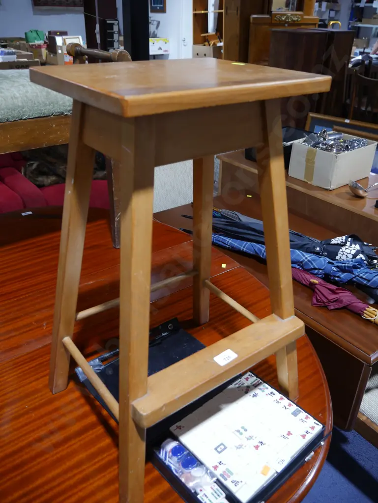 Wooden stool Image 1++