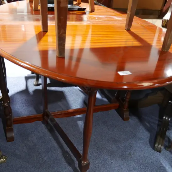 Gate leg dining table