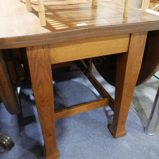 Drop leaf dining table
