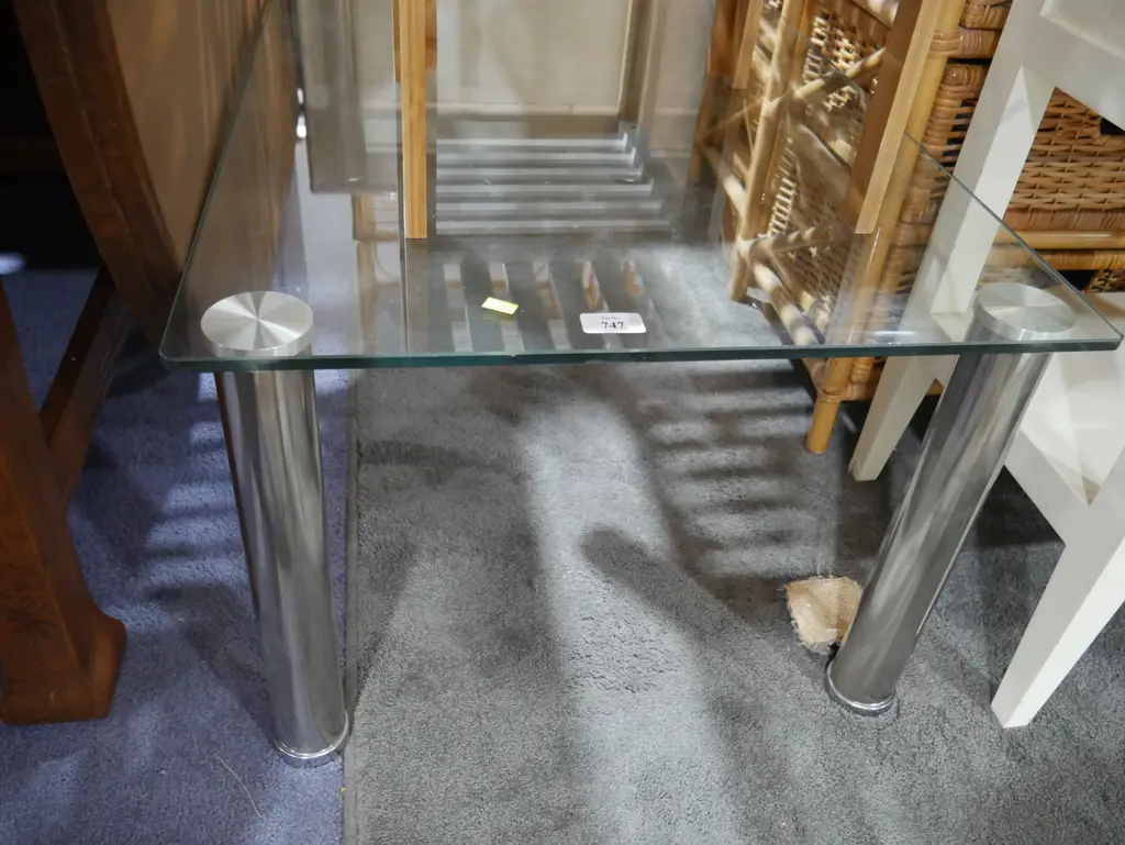 Glass top coffee table Image 1++