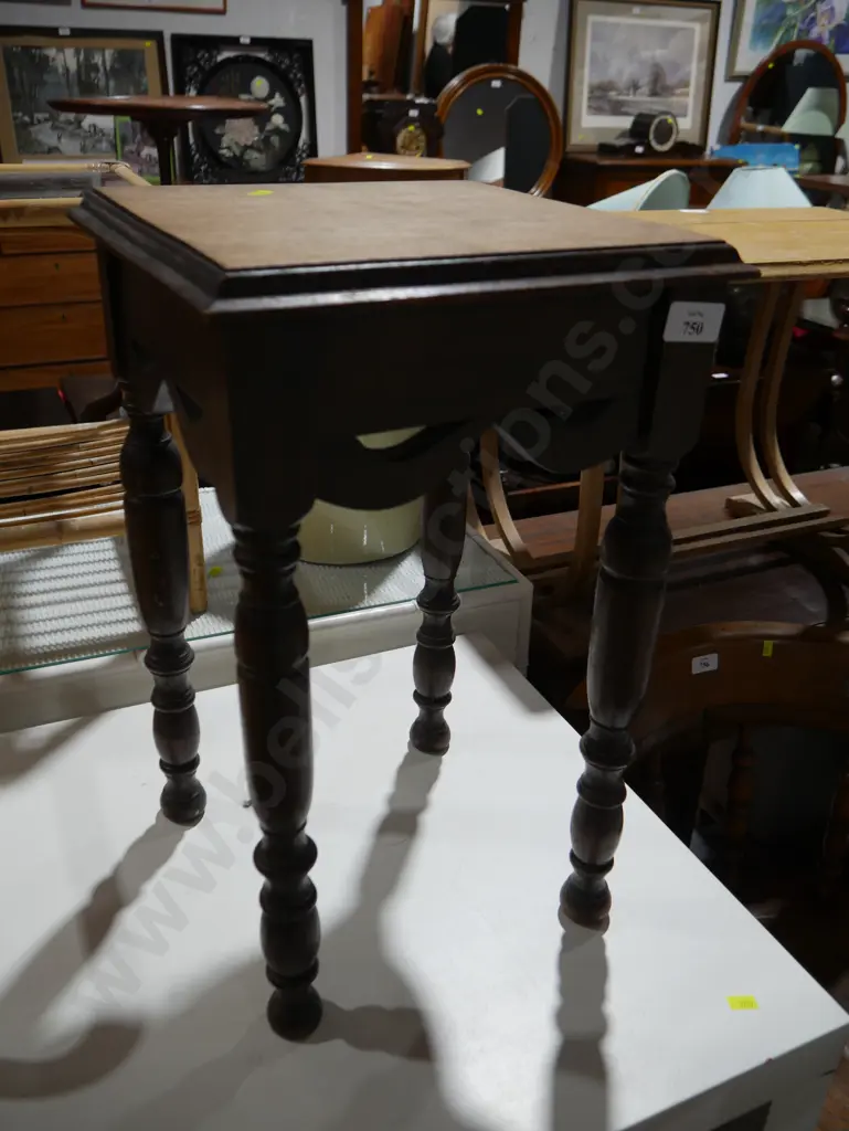 Side table Image 1++