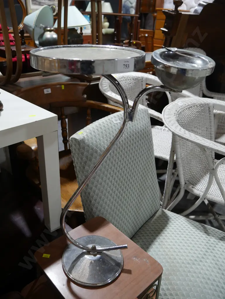 Smokers stand Image 1++