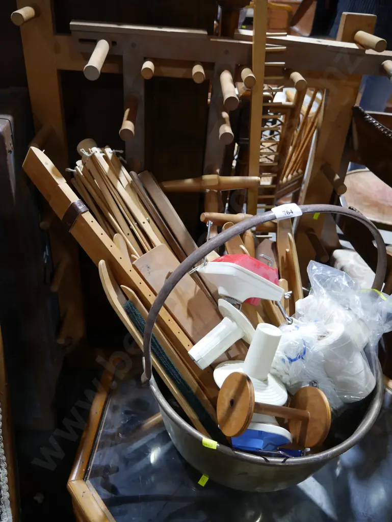 Copper pan and sewing gear Image 1++