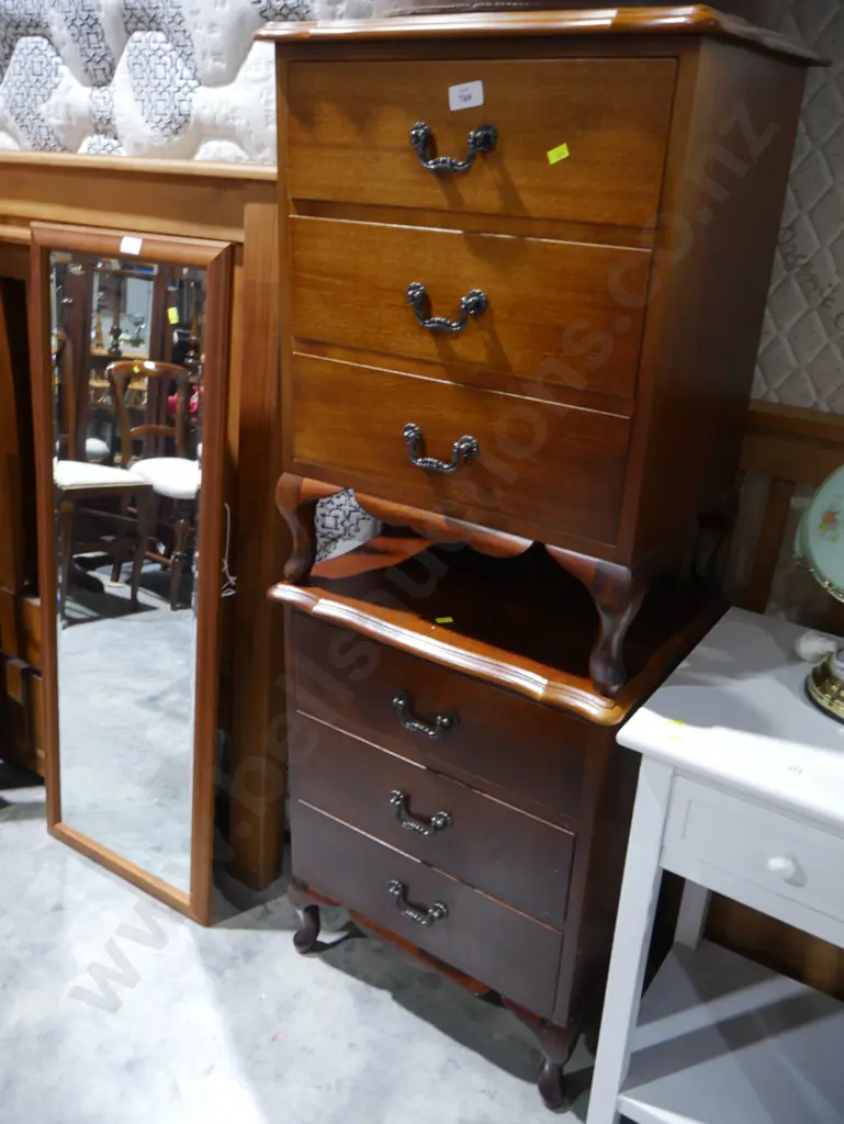 Pair of bedside drawers Image 1++