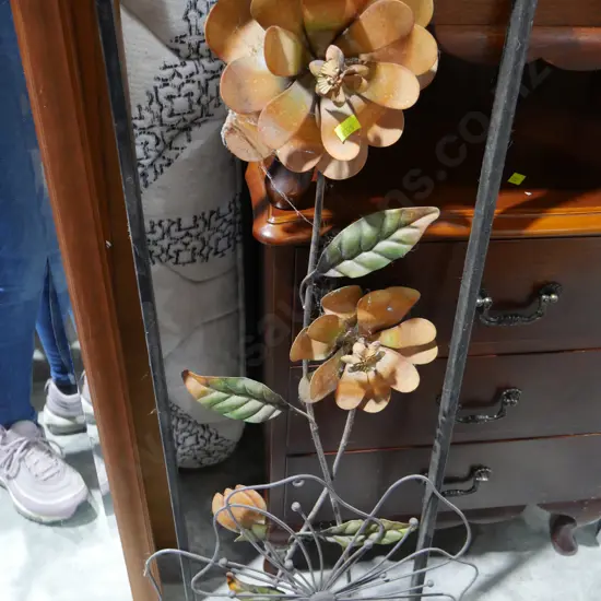 Metal flower wall decors