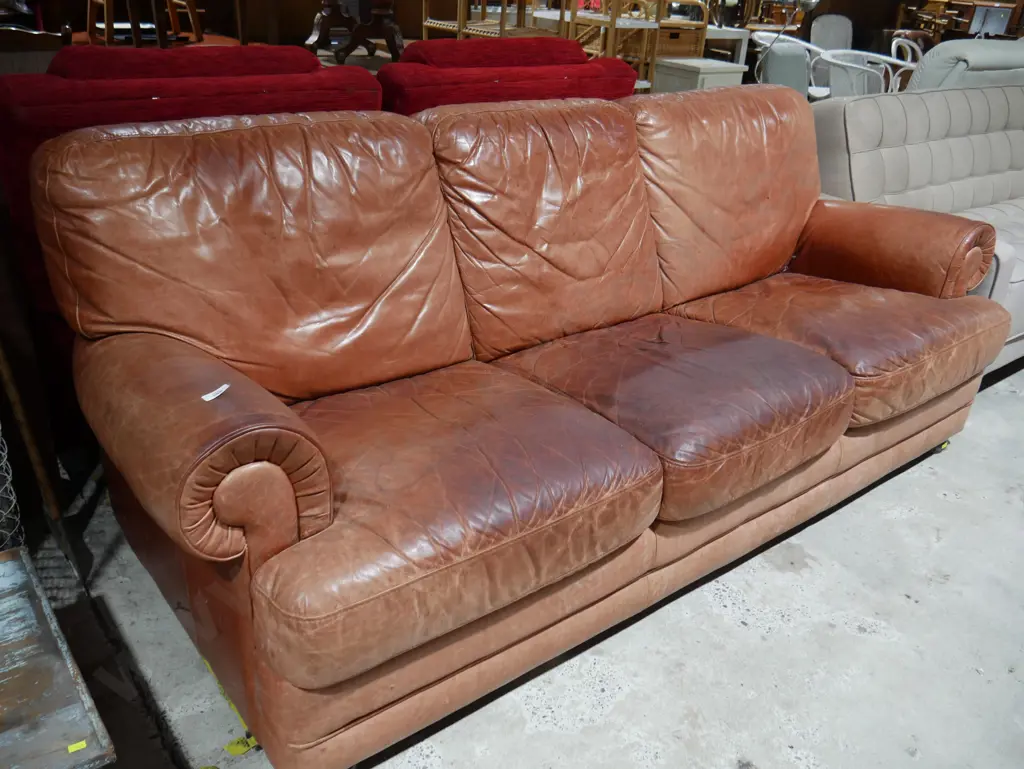 3 seater leather couch Image 1++