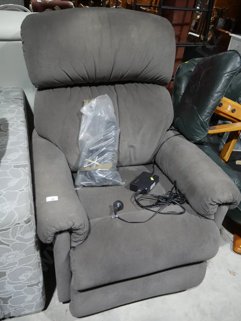 Electric recliner arm chair Image 1++