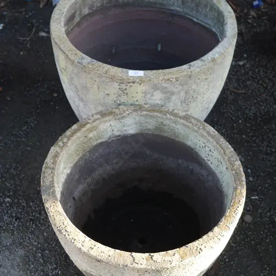 2 large plant pots