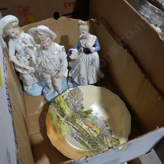 Doulton plate, 3 figurines