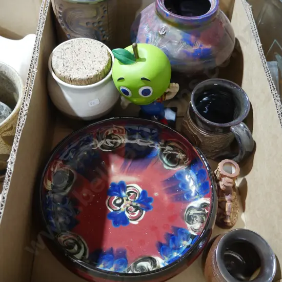 Assorted pottery