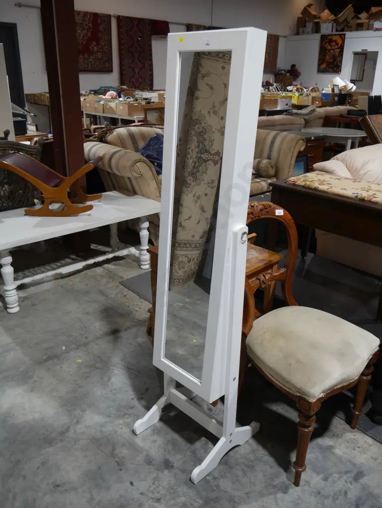 Jewelry cabinet Image 1++