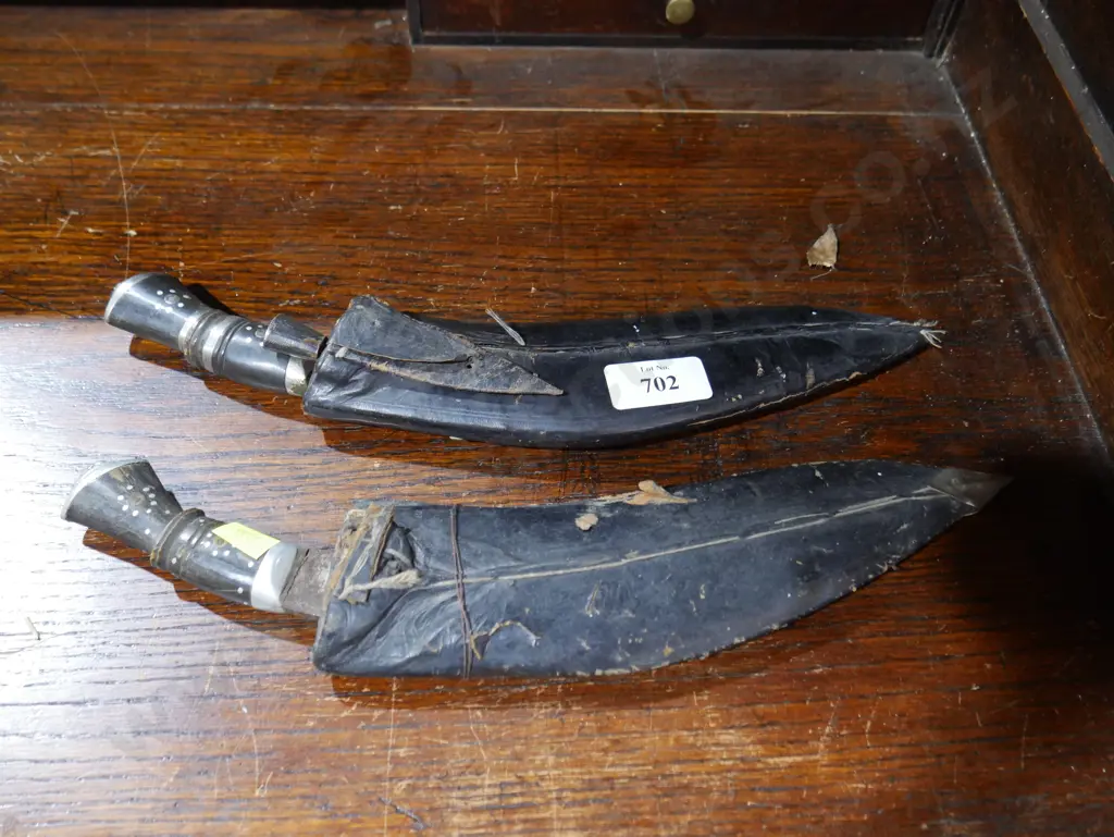 2 kukri knives in leather sheaths Image 1++