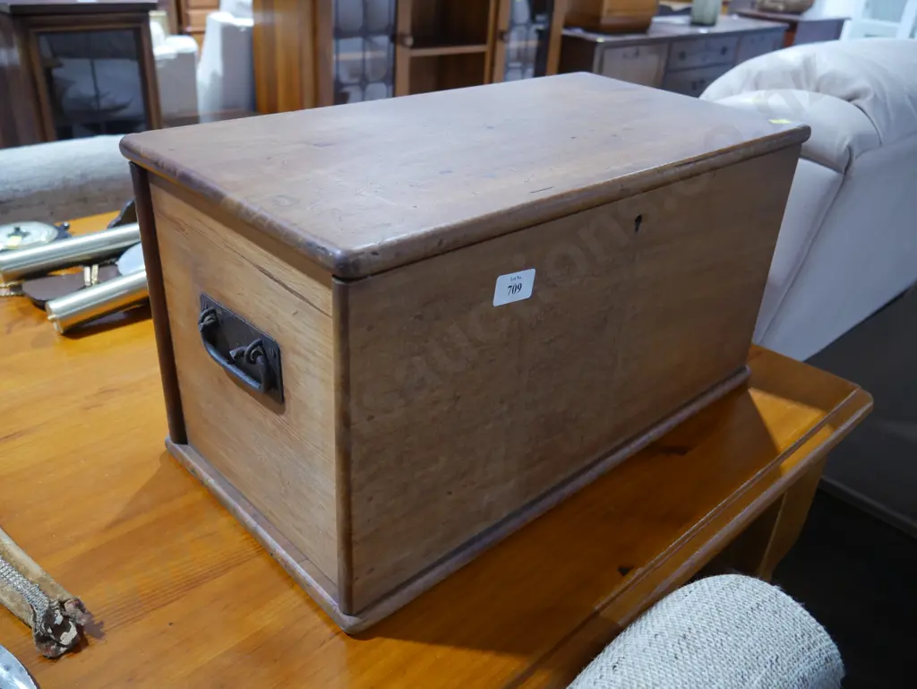 Desk top wooden trunk Image 1++