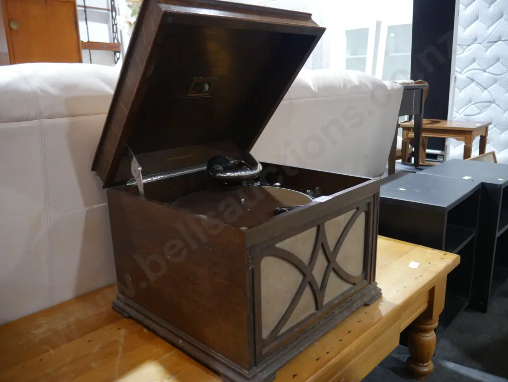 Table top gramophone Image 1++