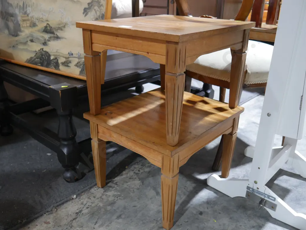Pair of side tables Image 1++
