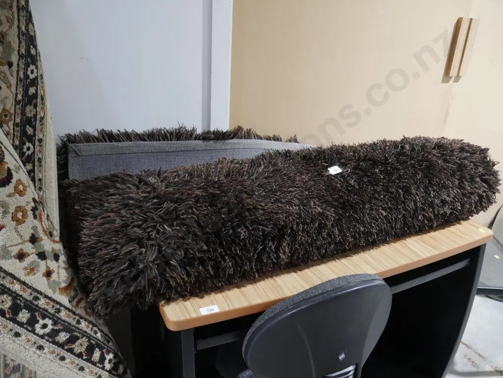 Shaggy floor mat Image 1++