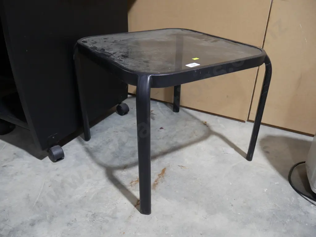 Small glass top side table Image 1++