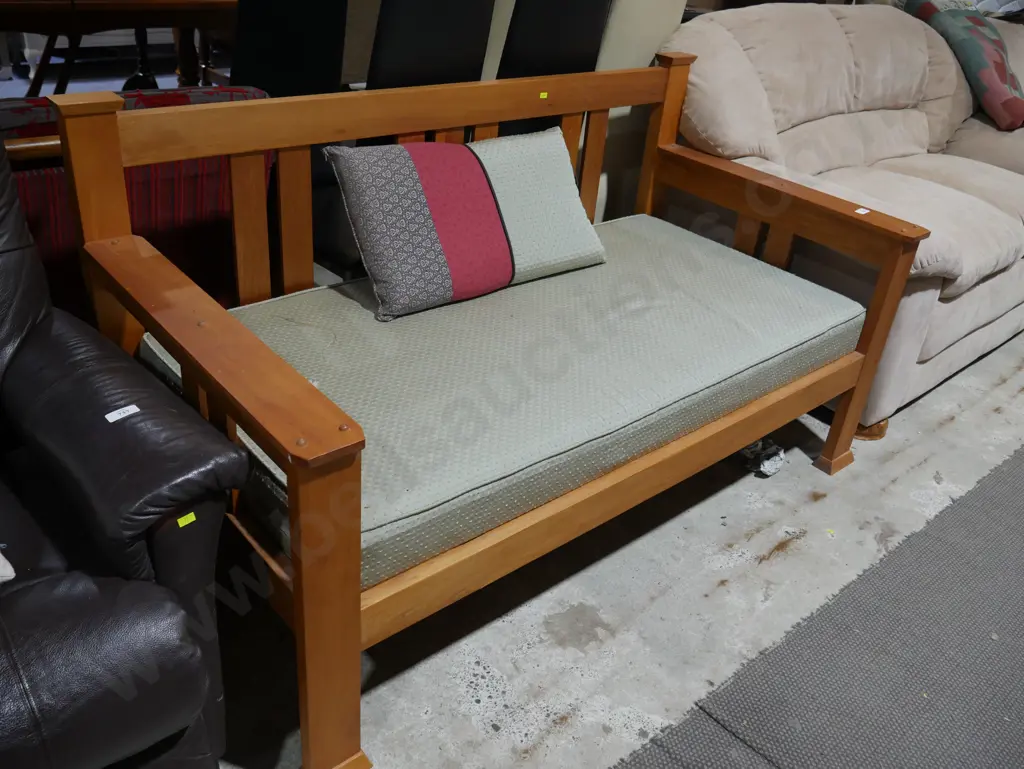 Wooden settee Image 1++