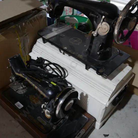 2 singer sewing machines