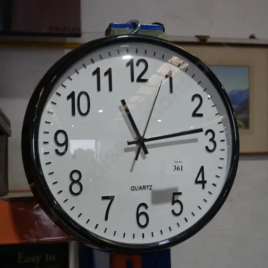 Quartz wall clock