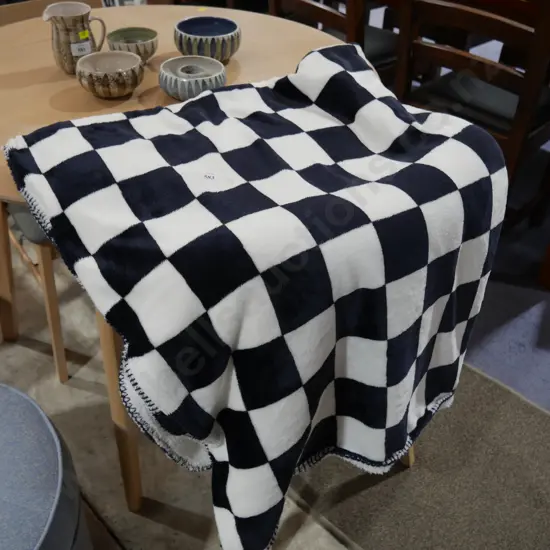 Chequerboard blanket