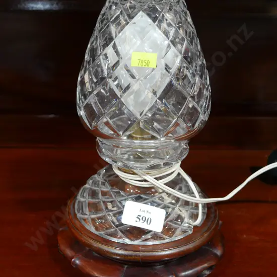 Crystal table lamp
