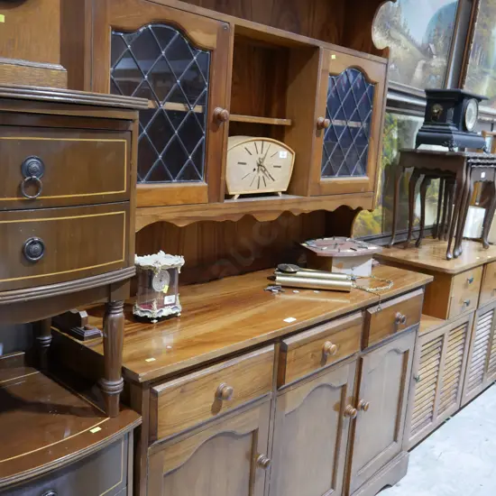 Hutch dresser