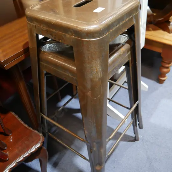 2 bar stools