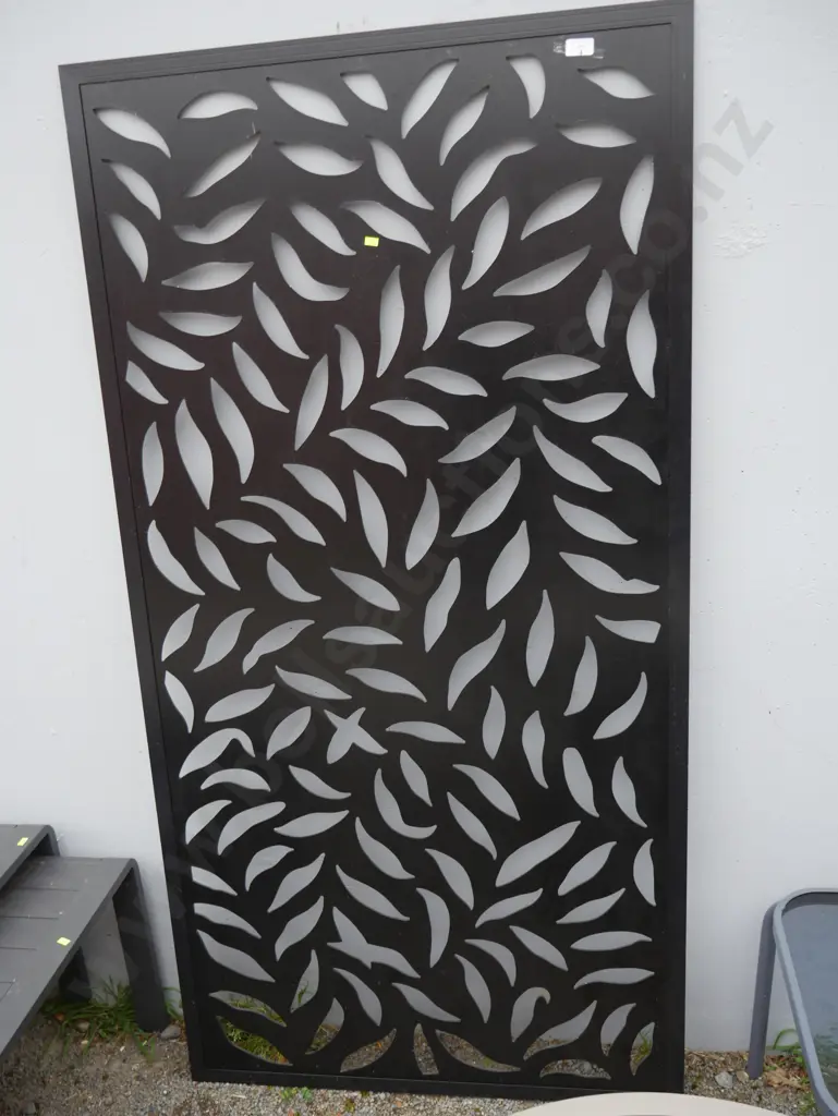 Decorative metal screen Image 1++