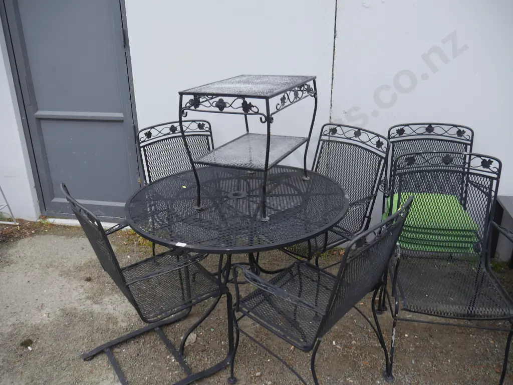 Wrought iron outdoor table and 6 chairs Image 1++