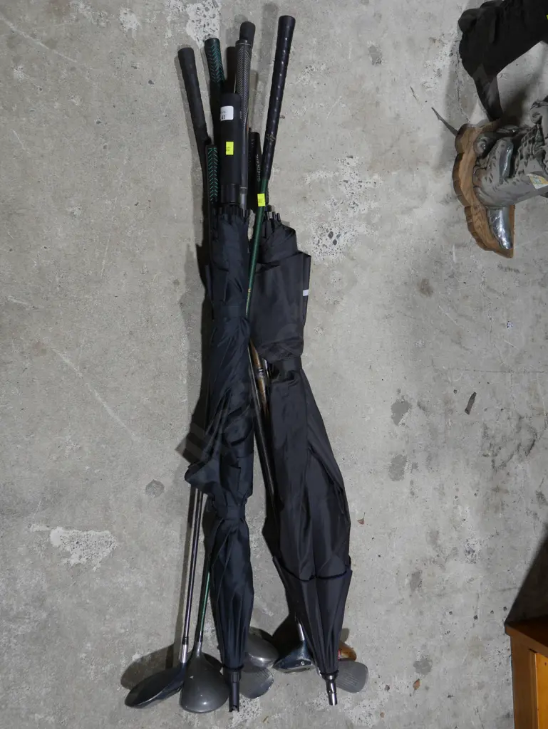 Umbrellas, golf clubs Image 1++
