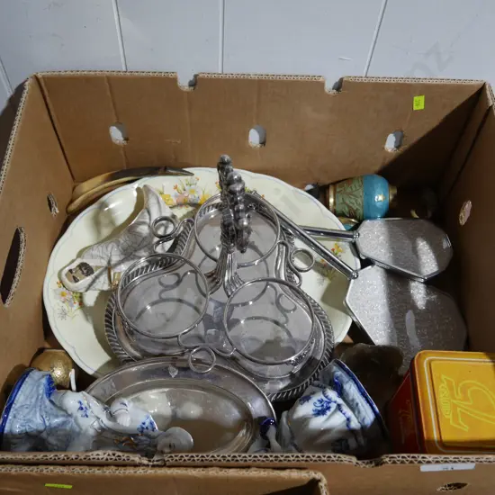 Brush and mirror, figurines, EP etc