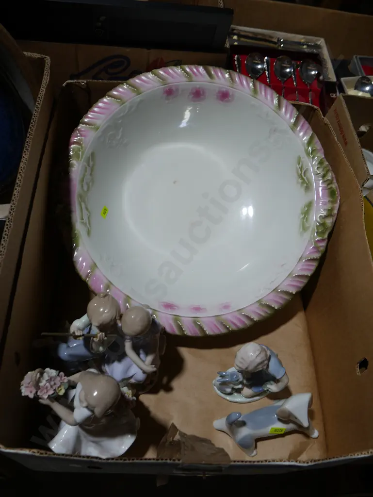 Wash bowl and figurines Image 1++