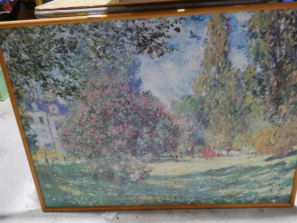 Artwork and pinboard Image 1++