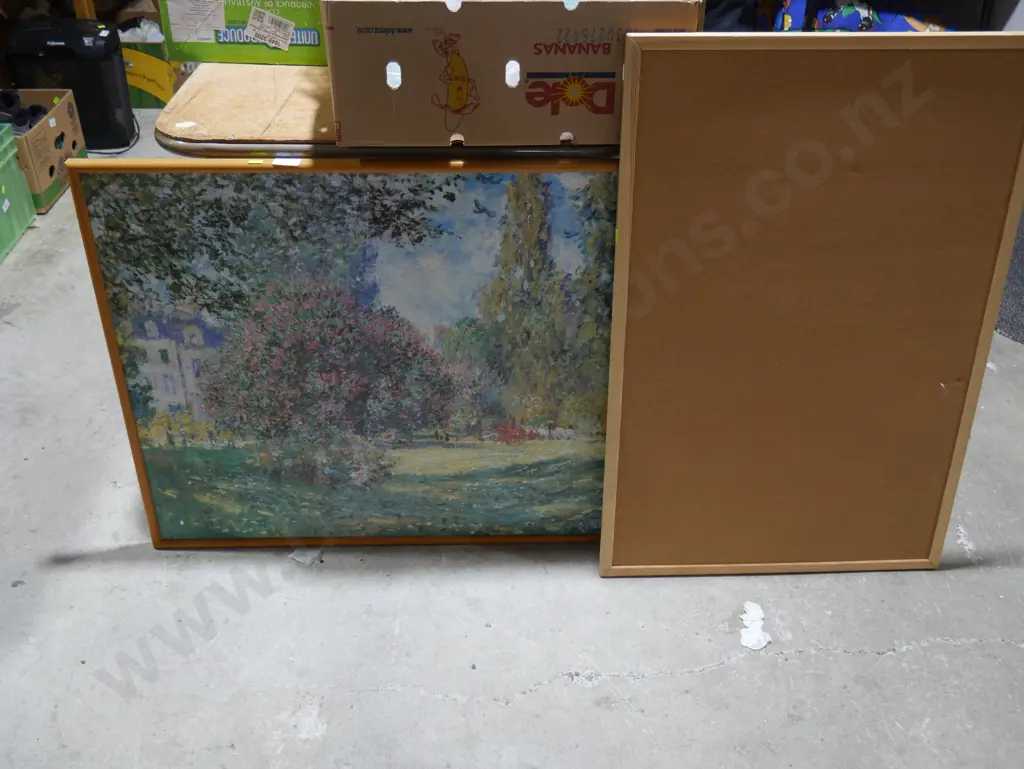 Artwork and pinboard Image 1++