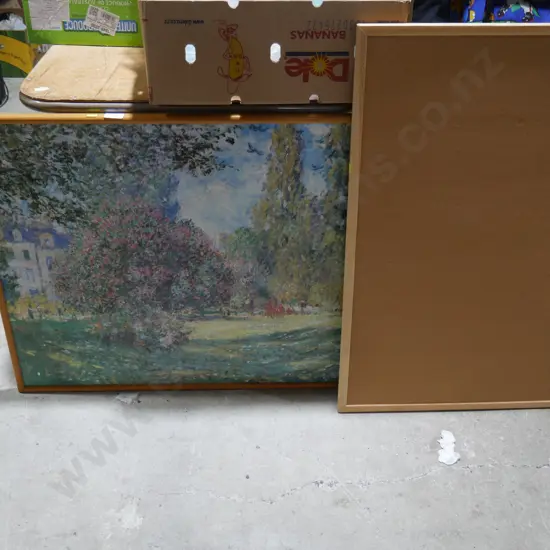 Artwork and pinboard