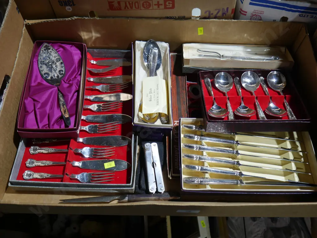 Assorted cutlery sets Image 1++