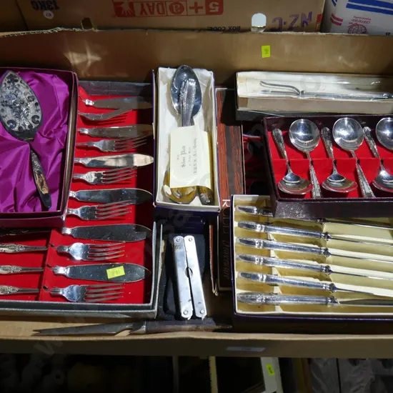 Assorted cutlery sets