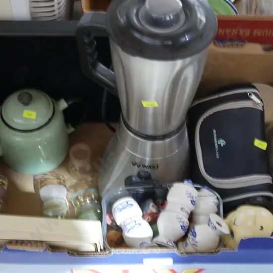 Blender, Oriental figurines etc