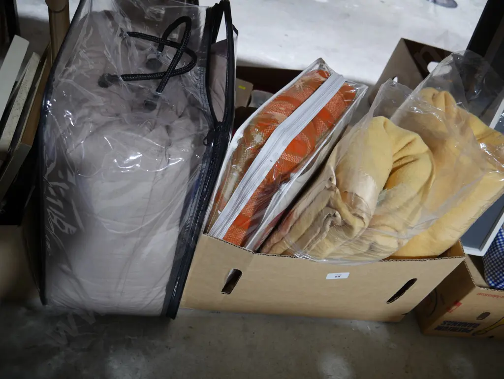 4 Blankets Image 1++