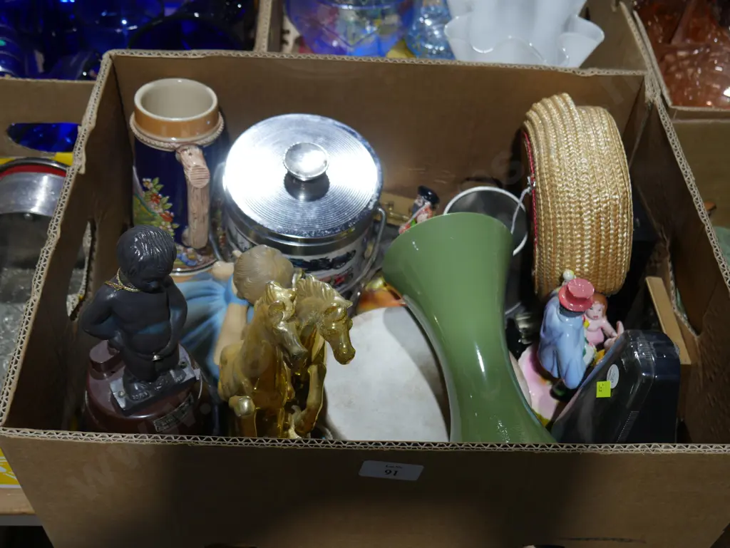 Clocks, vase, figurines etc Image 1++