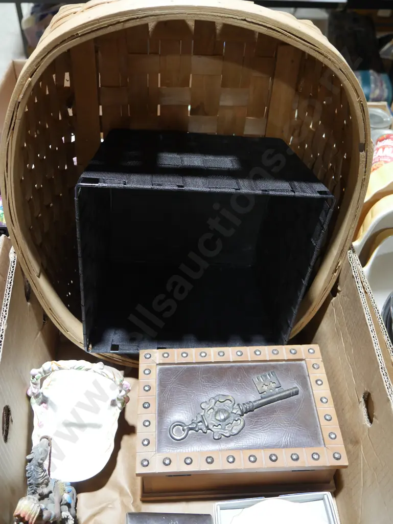 Baskets, ornaments etc Image 1++