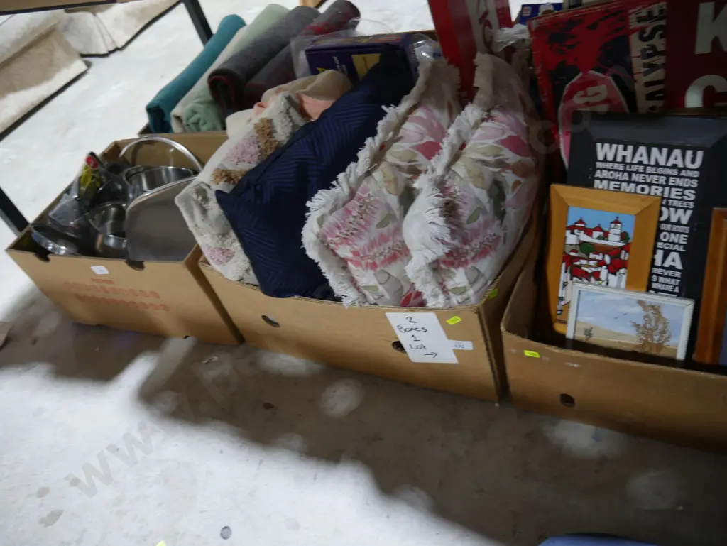 Cushions and assorted art Image 1++