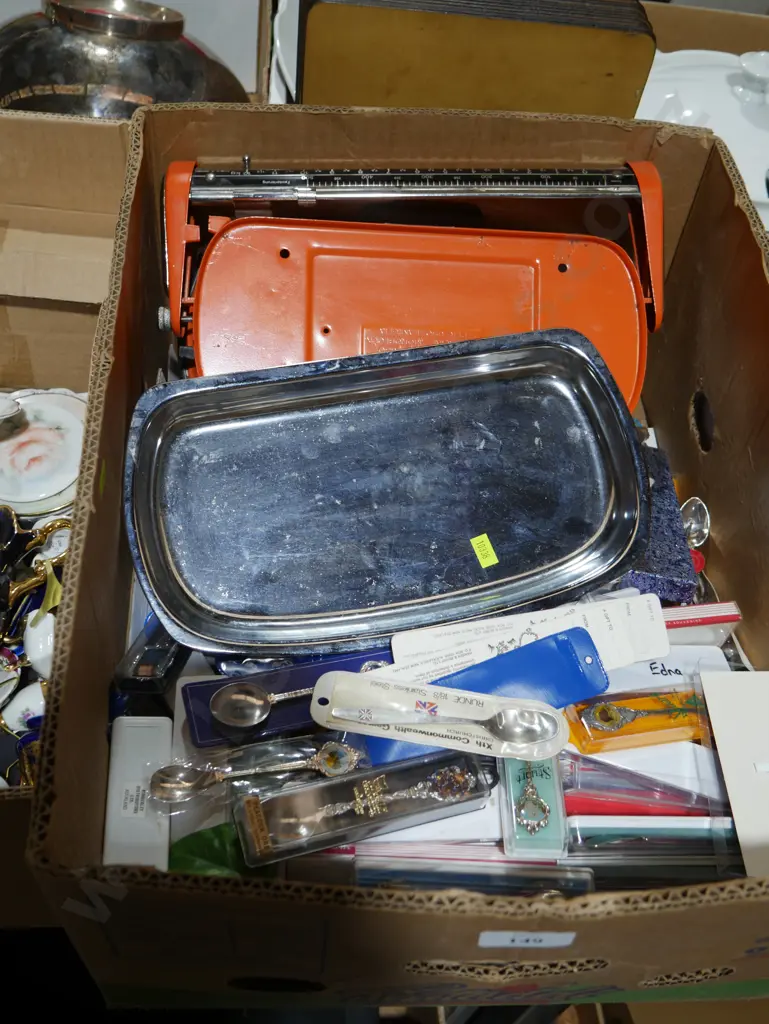 Scales and souvenir teaspoons Image 1++