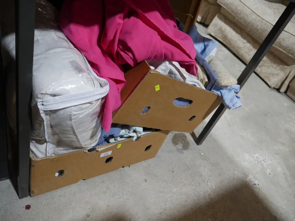 Two boxes of linen Image 1++
