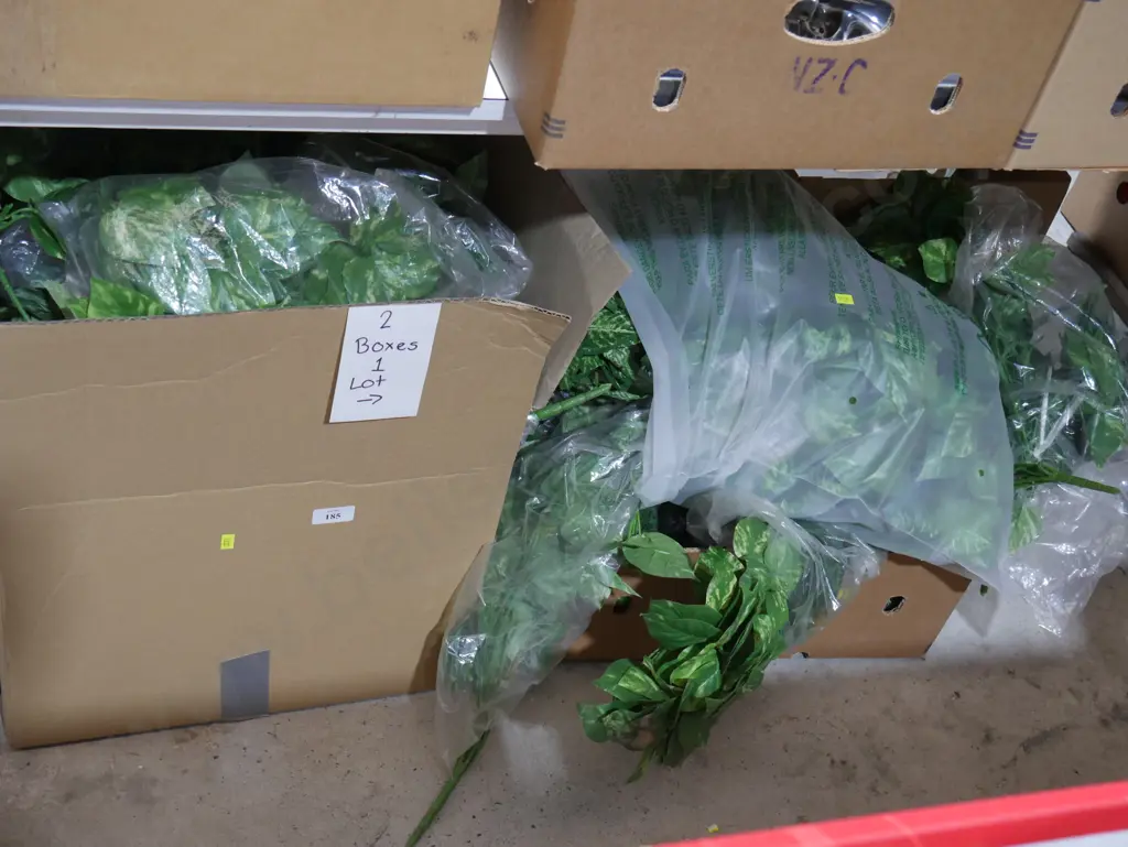 2 boxes artificial plants Image 1++