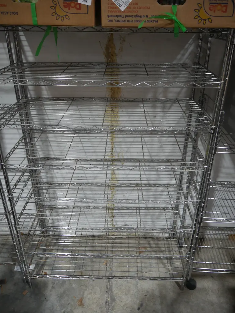 4 chrome shelving racks Image 1++