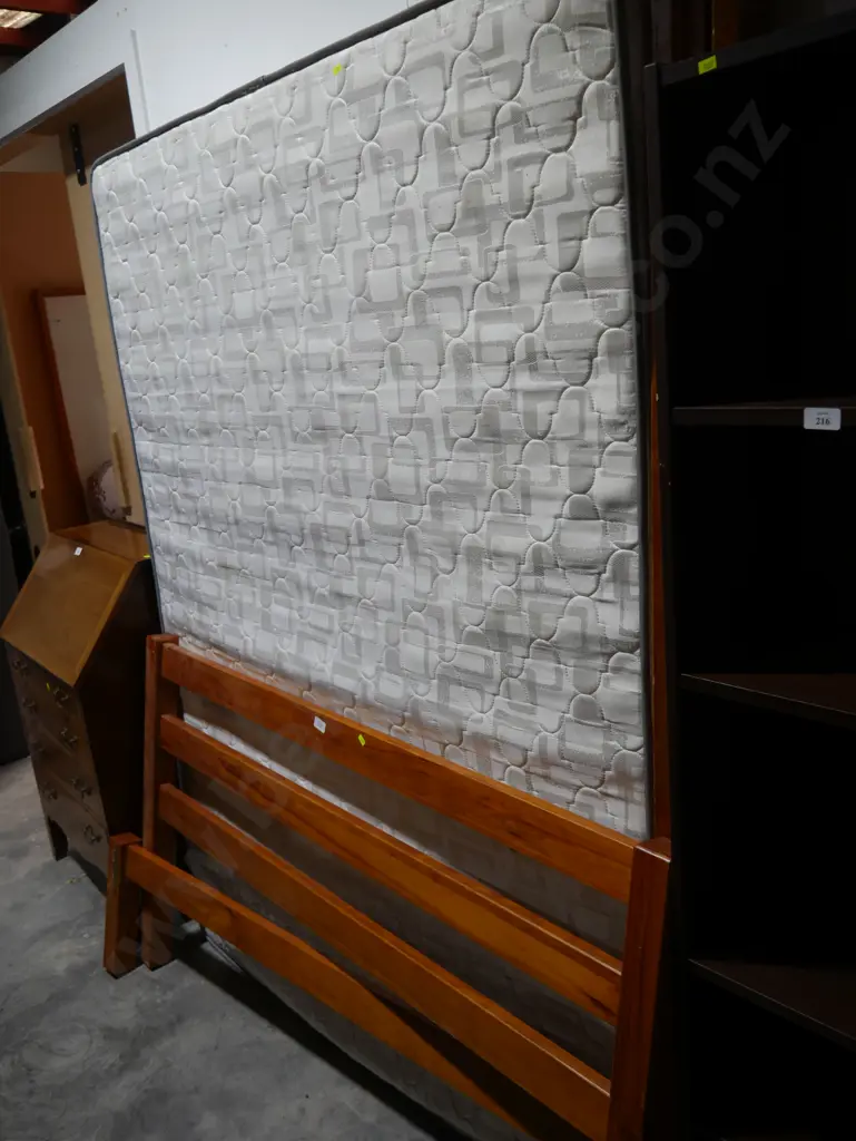 Queen-size slat bed and mattress Image 1++