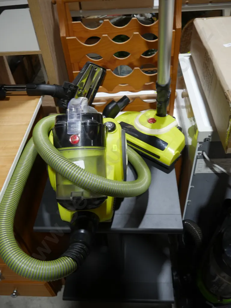 Hoover bagless vacuum cleaner Image 1++